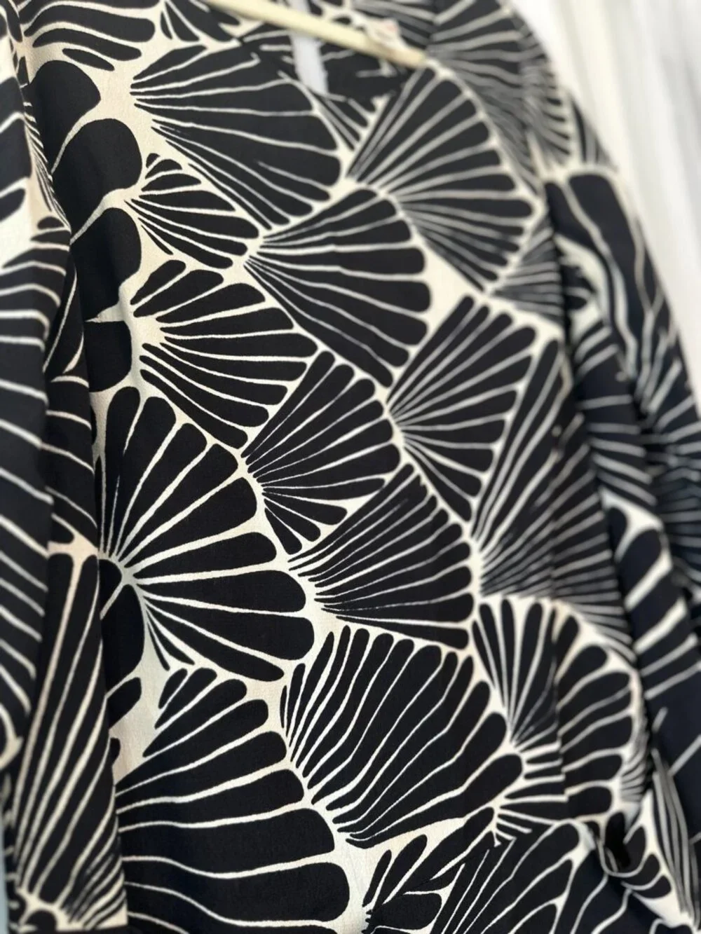 J.Crew Black White Shell Print Shift Dress Size 8 Rayon Lined 3/4 Sleeve - Picture 2 of 9